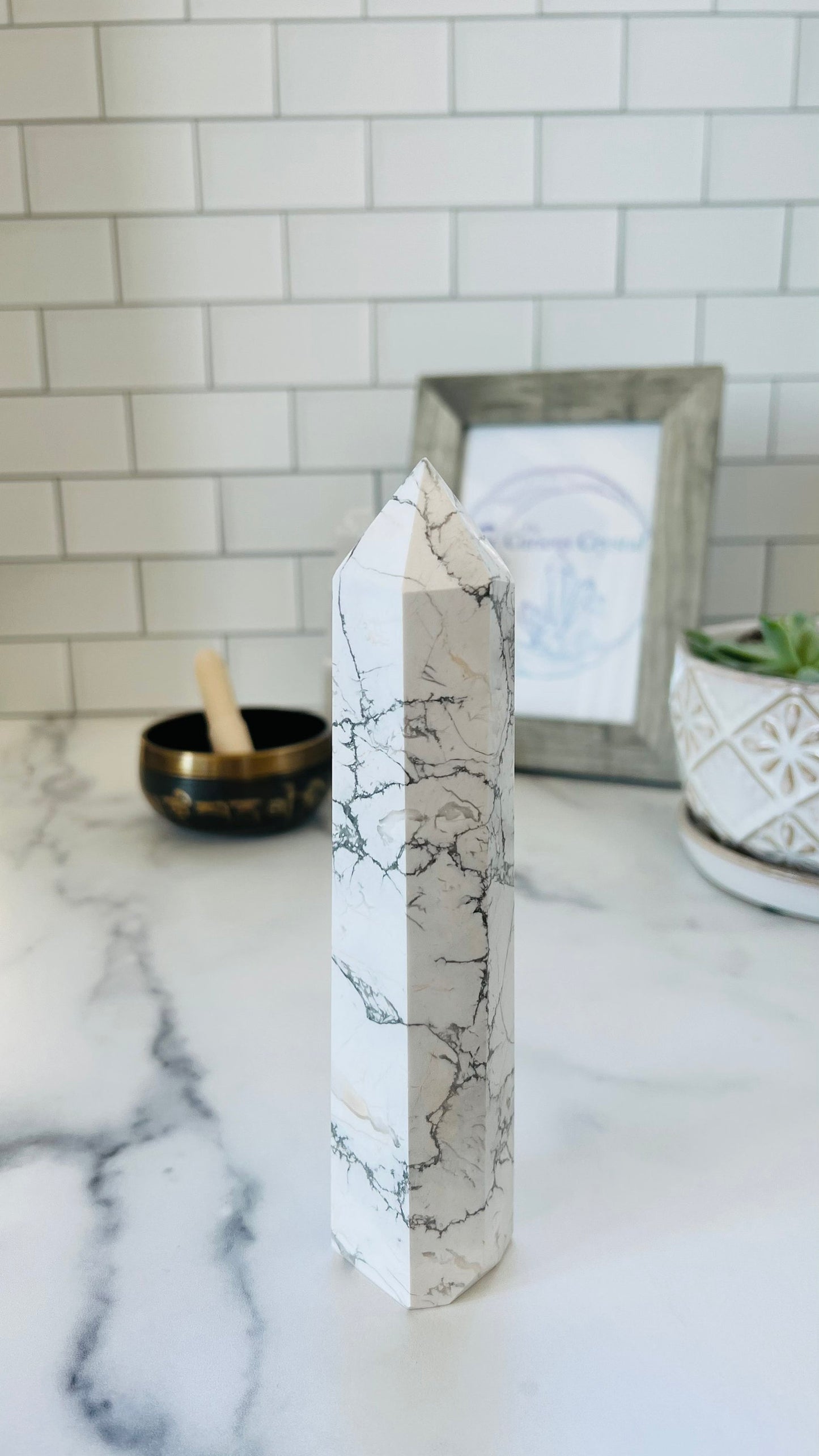 Howlite Tower || Howlite Crystals || Howlite Stone || White and Gray Stone Tower || Approx 7 7/16" tall 1 3/4 wide and 1 pound 1.3oz ||