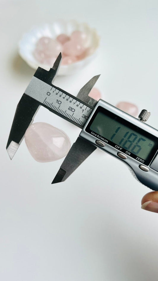 Adorable Rose Quartz puffy heart, 1 (one) hand carved pink quartz heart, small rose quartz, love stone, approx 1 inch