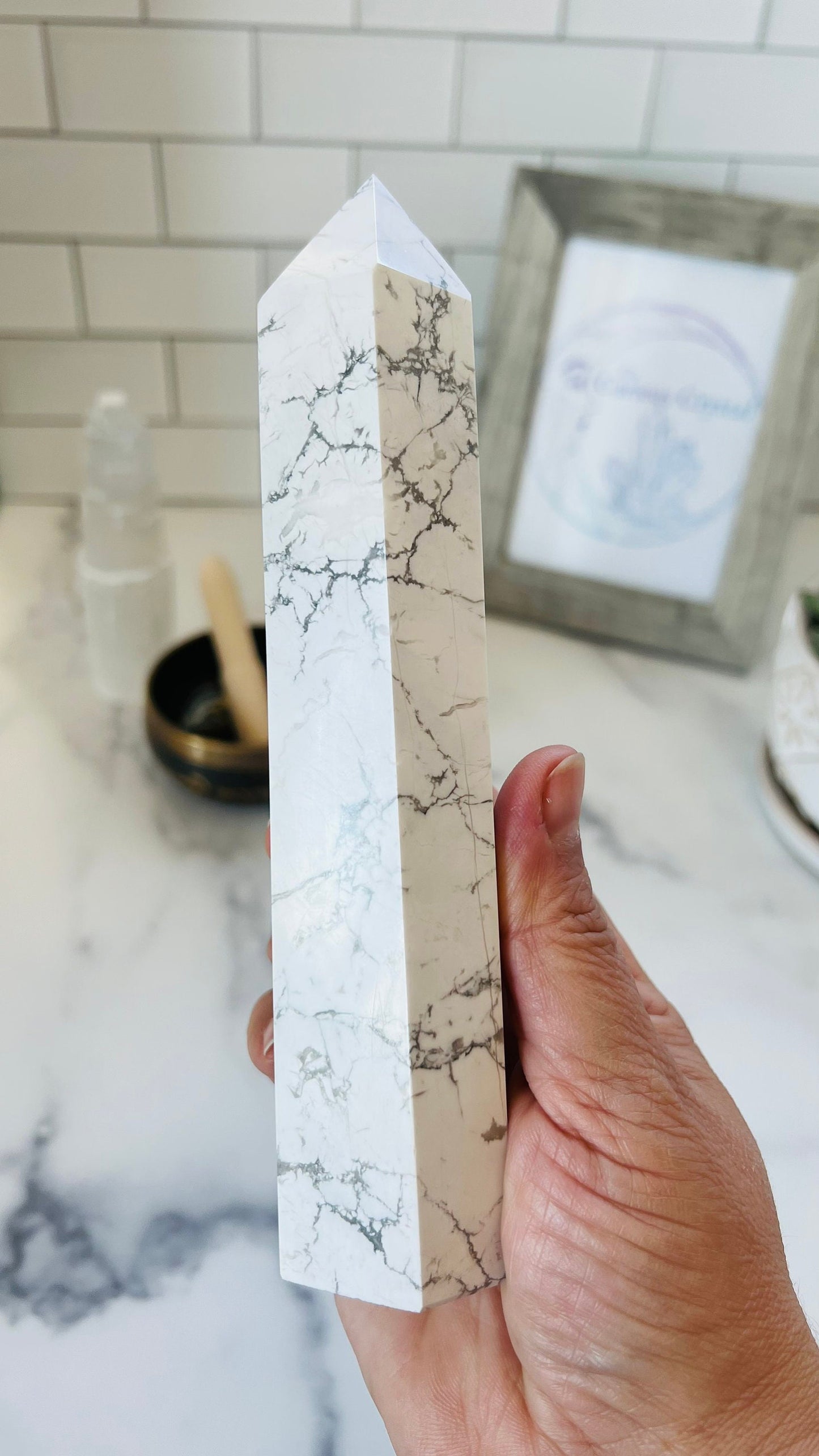 Howlite Tower || Howlite Crystals || Howlite Stone || White and Gray Stone Tower || 7 1/4 x 1 3/4 and 1.3 pounds ||