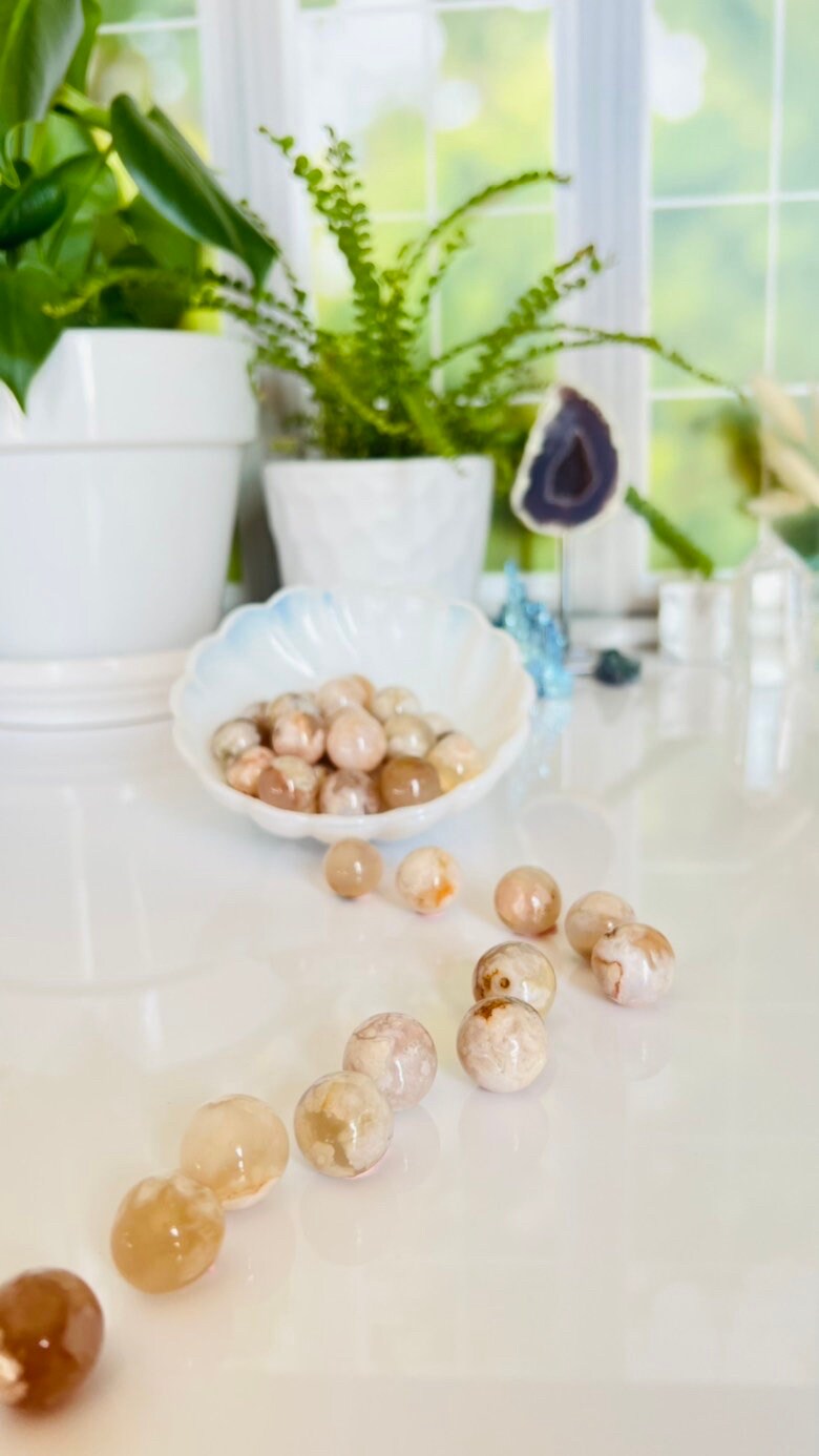 Flower agate mini sphere, marble, orb, 15-20mm each Chalcedony with flower shaped inclusions, agate crystal balls, Random selection ,