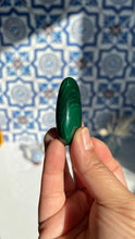 Load image into Gallery viewer, Authentic Malachite Palm Stones with wonderful patterns, High Quality and shine surface. No obvious blemishes. 2 inches 2.2 ounces
