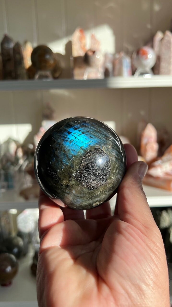 Gorgeous AA+ Labradorite Sphere (73mm) with stunning flash. Acrylic stand included