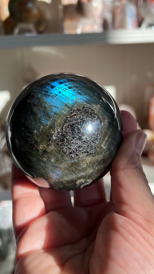 Gorgeous AA+ Labradorite Sphere (73mm) with stunning flash. Acrylic stand included