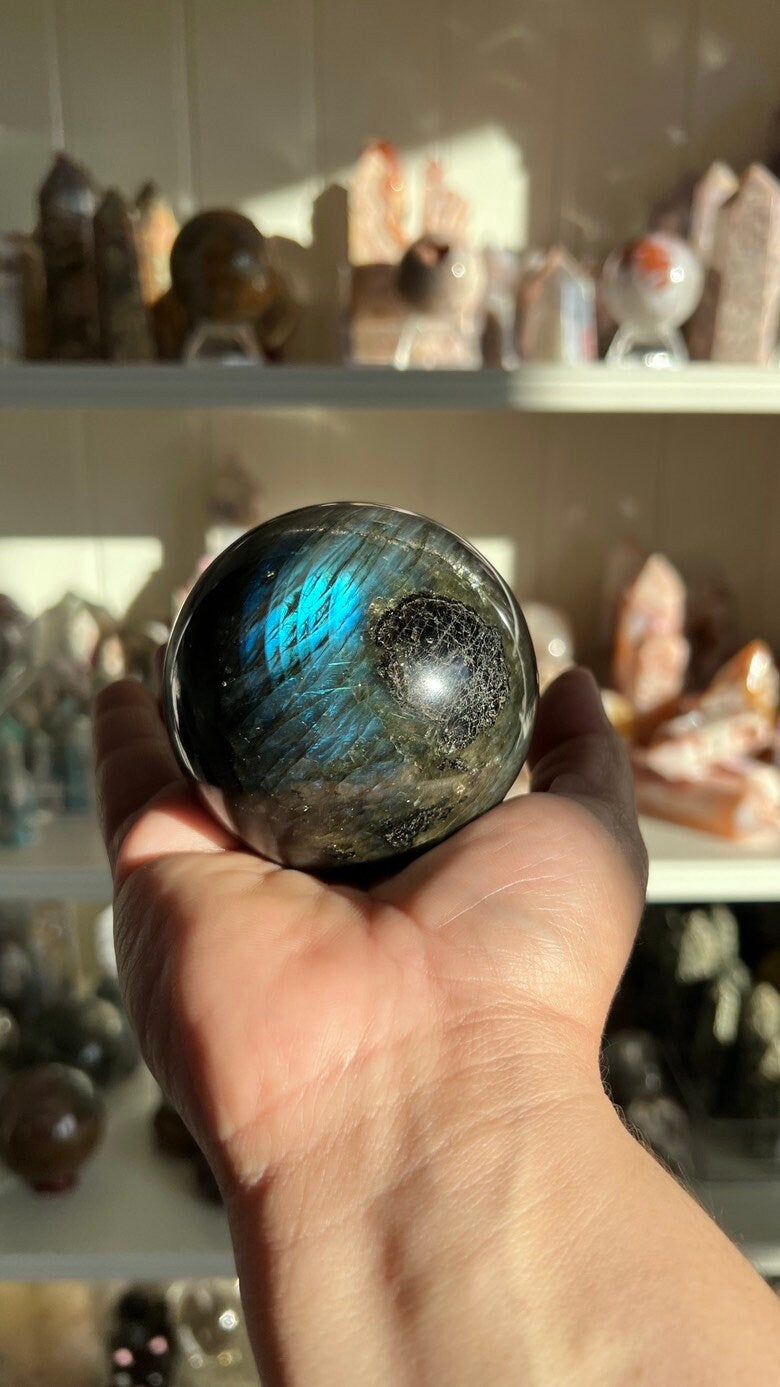 Gorgeous AA+ Labradorite Sphere (73mm) with stunning flash. Acrylic stand included