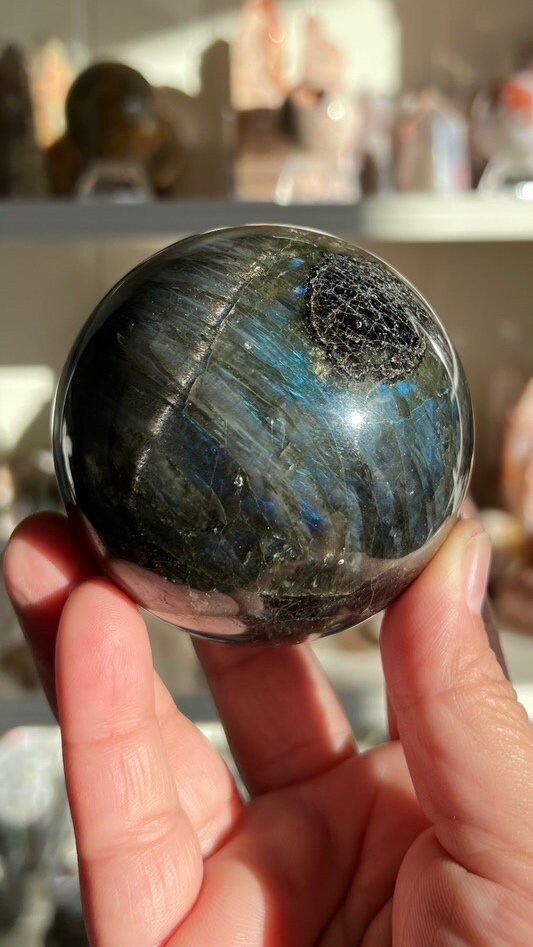 Gorgeous AA+ Labradorite Sphere (73mm) with stunning flash. Acrylic stand included