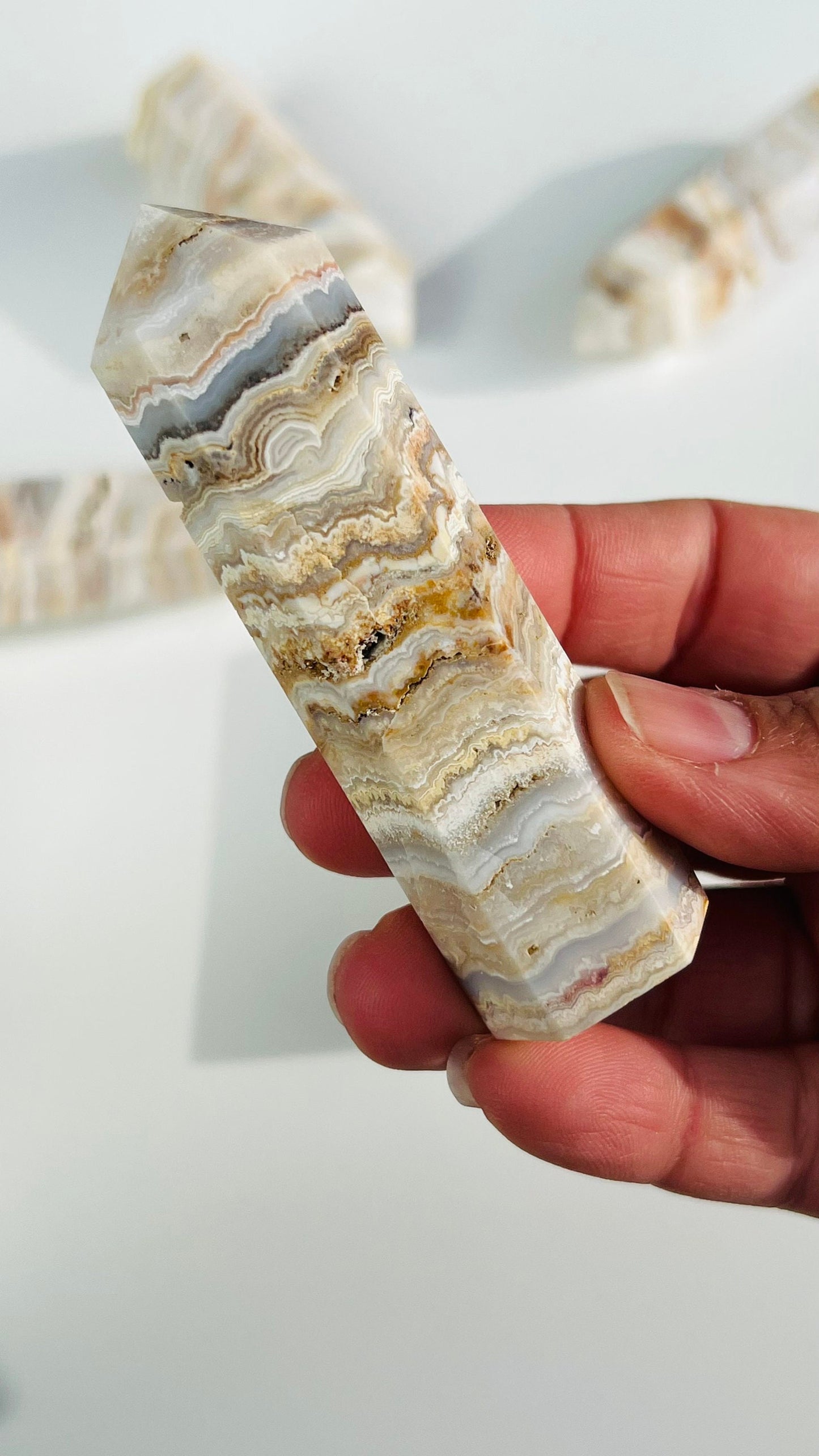 Mexico Agate Tower ||  Creme and neutral color Crystal || Beautifully banded || Neutral aesthetic || 3.5" tall and approx 1." wide 2.89 oz.