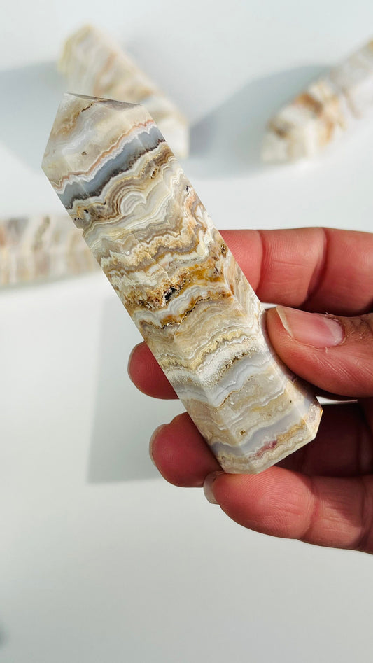 Mexico Agate Tower ||  Creme and neutral color Crystal || Beautifully banded || Neutral aesthetic || 3.5" tall and approx 1." wide 2.89 oz.