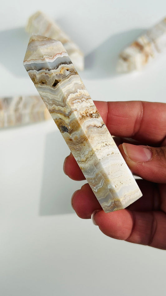 Mexico Agate Tower ||  Creme and neutral color Crystal || Beautifully banded || Neutral aesthetic || 3.5" tall and approx 1." wide 2.89 oz.
