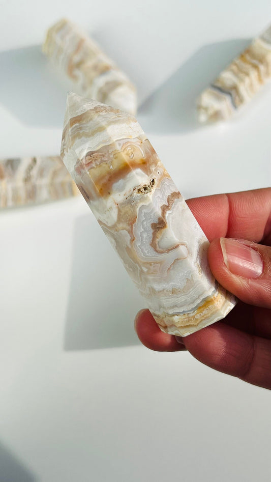 Mexico Agate Tower || Creme and neutral color Crystal || Beautifully banded || Neutral aesthetic || 3.25" tall and approx 1." wide 3.2 oz.